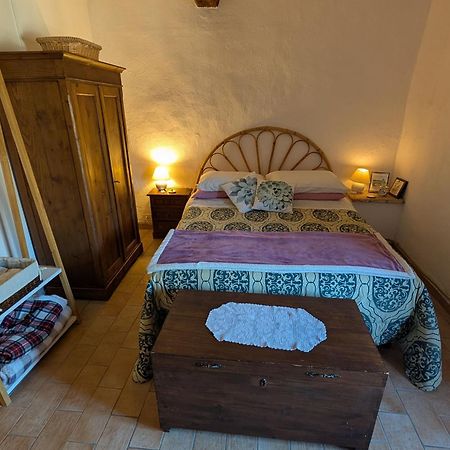 Cuore del Castello Arrone Esterno foto