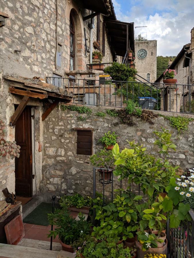 Cuore del Castello Arrone Esterno foto