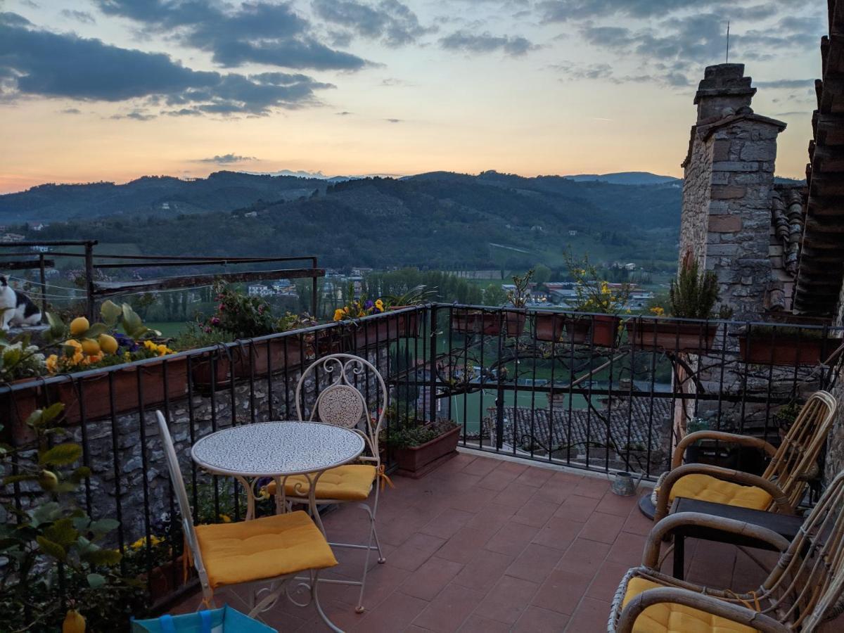 Cuore del Castello Arrone Esterno foto